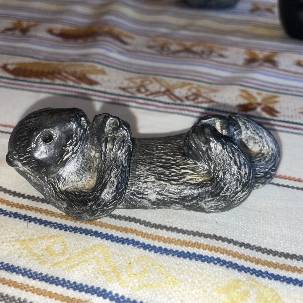 Wolf Original SEA OTTER Eating Shellfish Sculpture Soapstone Figurine WE Canada